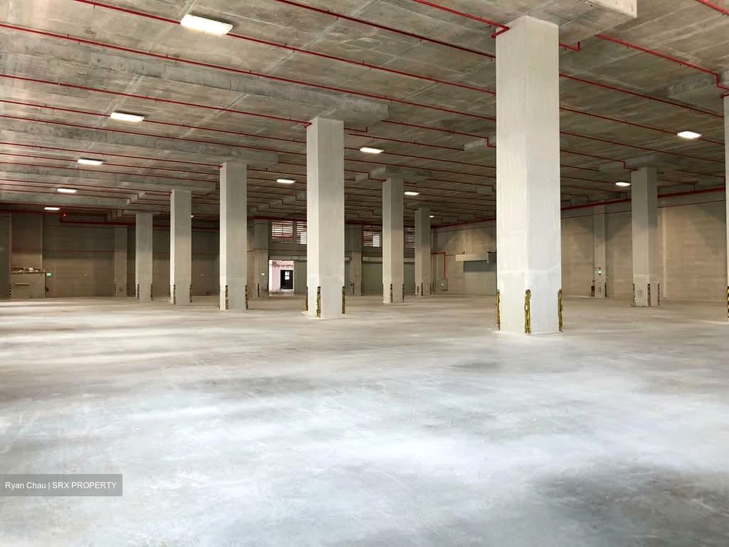 Gul Circle (D22), Warehouse #565259631